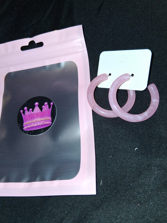 COCOMONEY EARRINGS BEAUTY AND ELEGANCE POSSIBLE MATERIALS PLASTIC RESIN METAL medium size hoops
