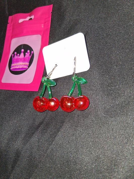 COCOMONEY EARRINGS BEAUTY AND ELEGANCE POSSIBLE MATERIALS PLASTIC RESIN METAL
