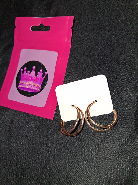 COCOMONEY EARRINGS BEAUTY AND ELEGANCE POSSIBLE MATERIALS PLASTIC RESIN METAL medium size hoops