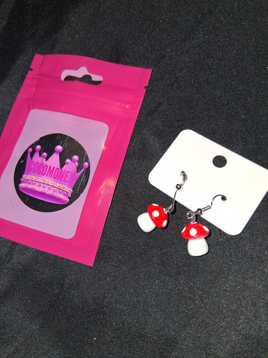 COCOMONEY EARRINGS BEAUTY AND ELEGANCE POSSIBLE MATERIALS PLASTIC RESIN METAL