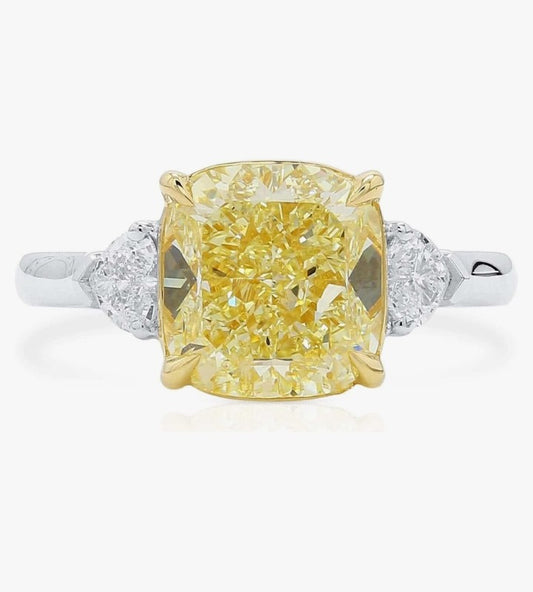COCOMONEY 18K Yellow Diamond Ring 4.67 Ct Cushion Shaped Fancy Light VS1 18K Gold GIA Report Exquisite Design Elegant Statement Jewelry Present For Women