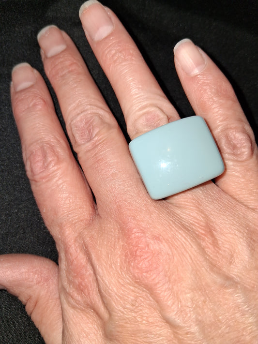 Cocomoney ring resin costume jewelry size 7