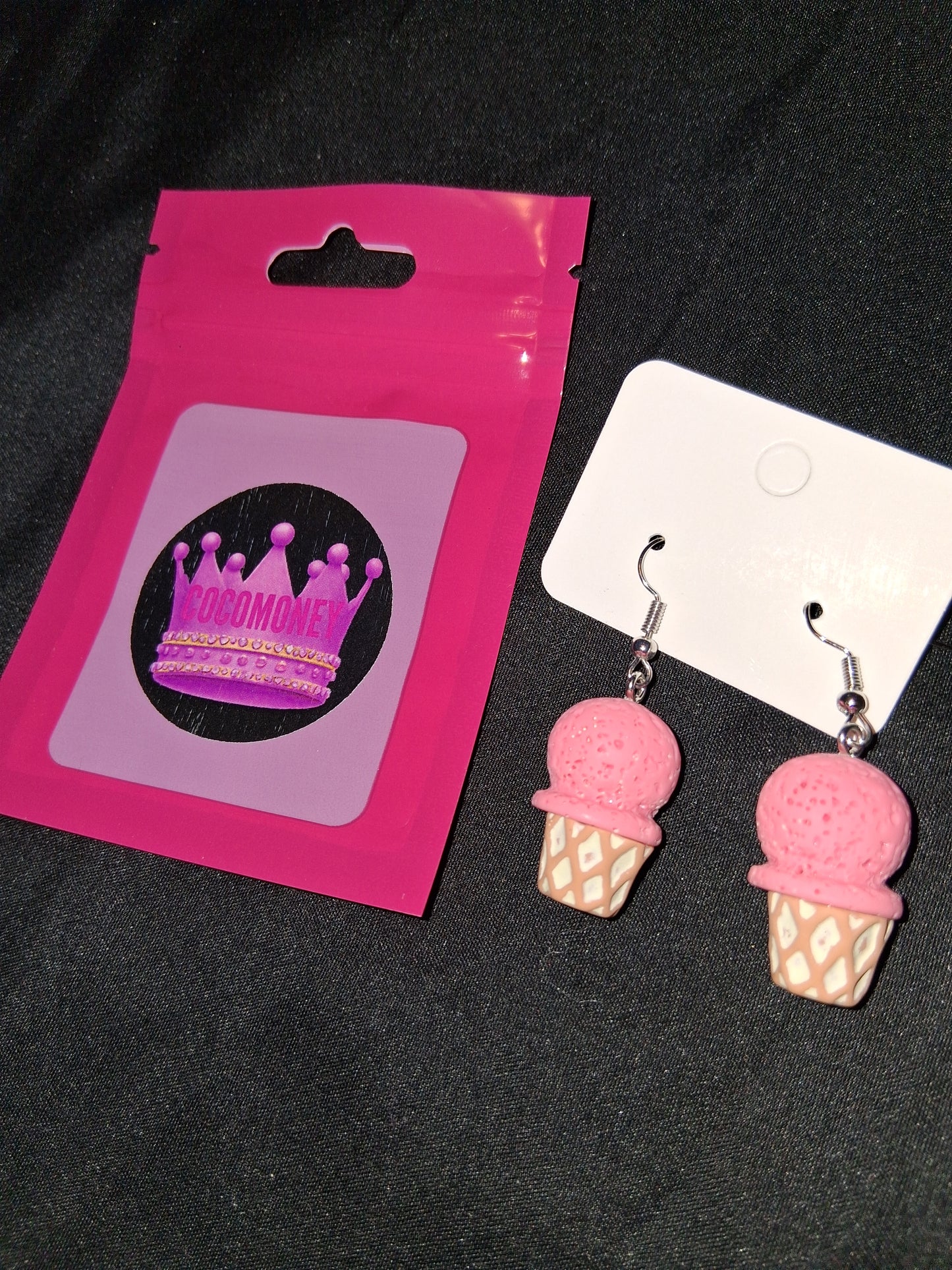 COCOMONEY EARRINGS BEAUTY AND ELEGANCE POSSIBLE MATERIALS PLASTIC RESIN METAL