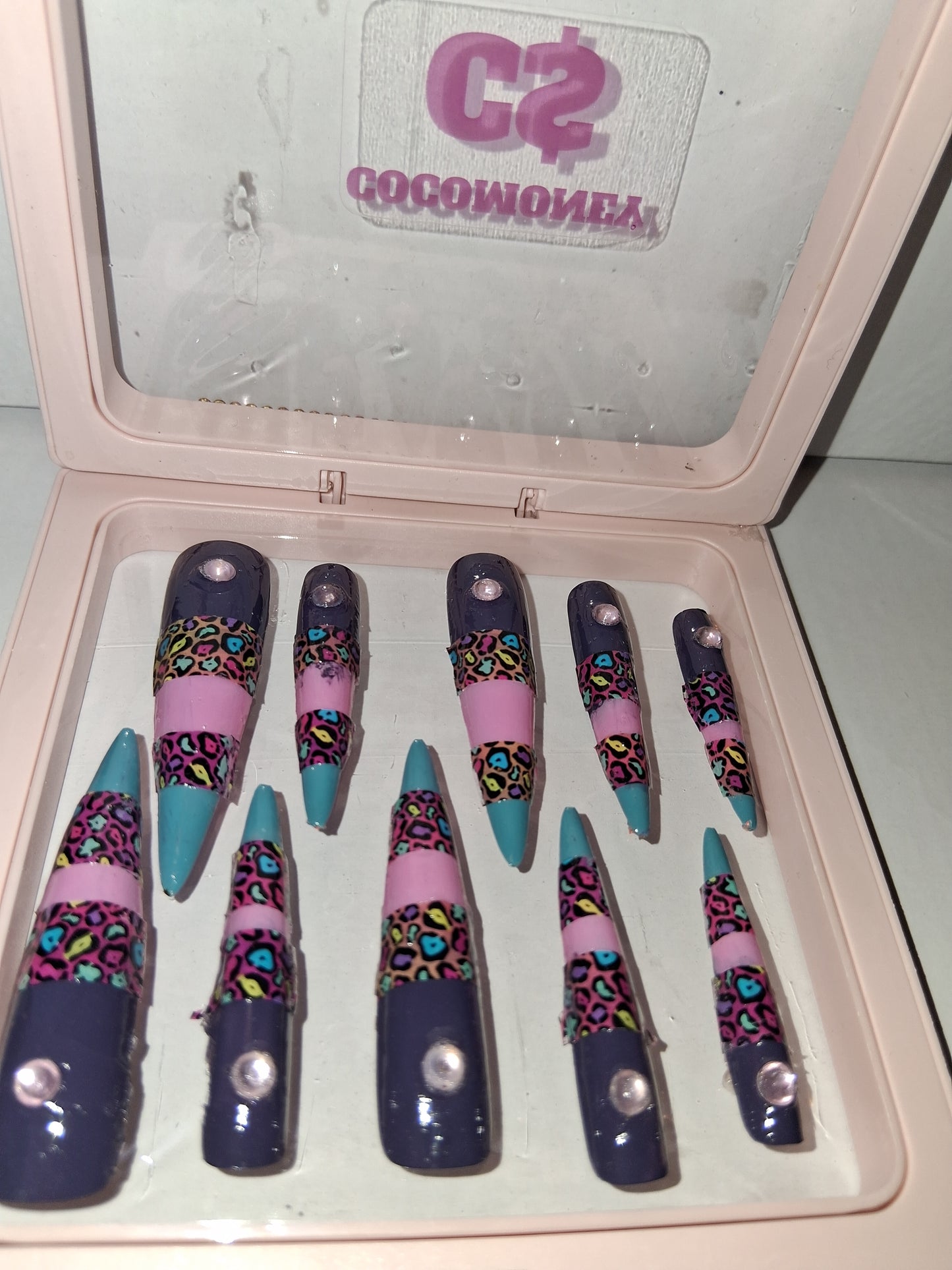 COCOMONEY NAILS CUSTOM 1 OF 1 GLUE ON PRESS ON COMES WITH FREE GIFTS #o80
